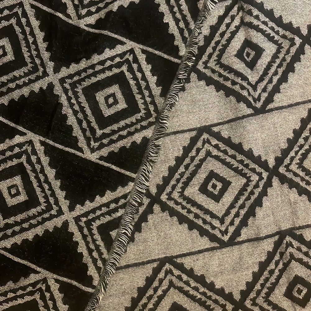 Reversible graphic scarf